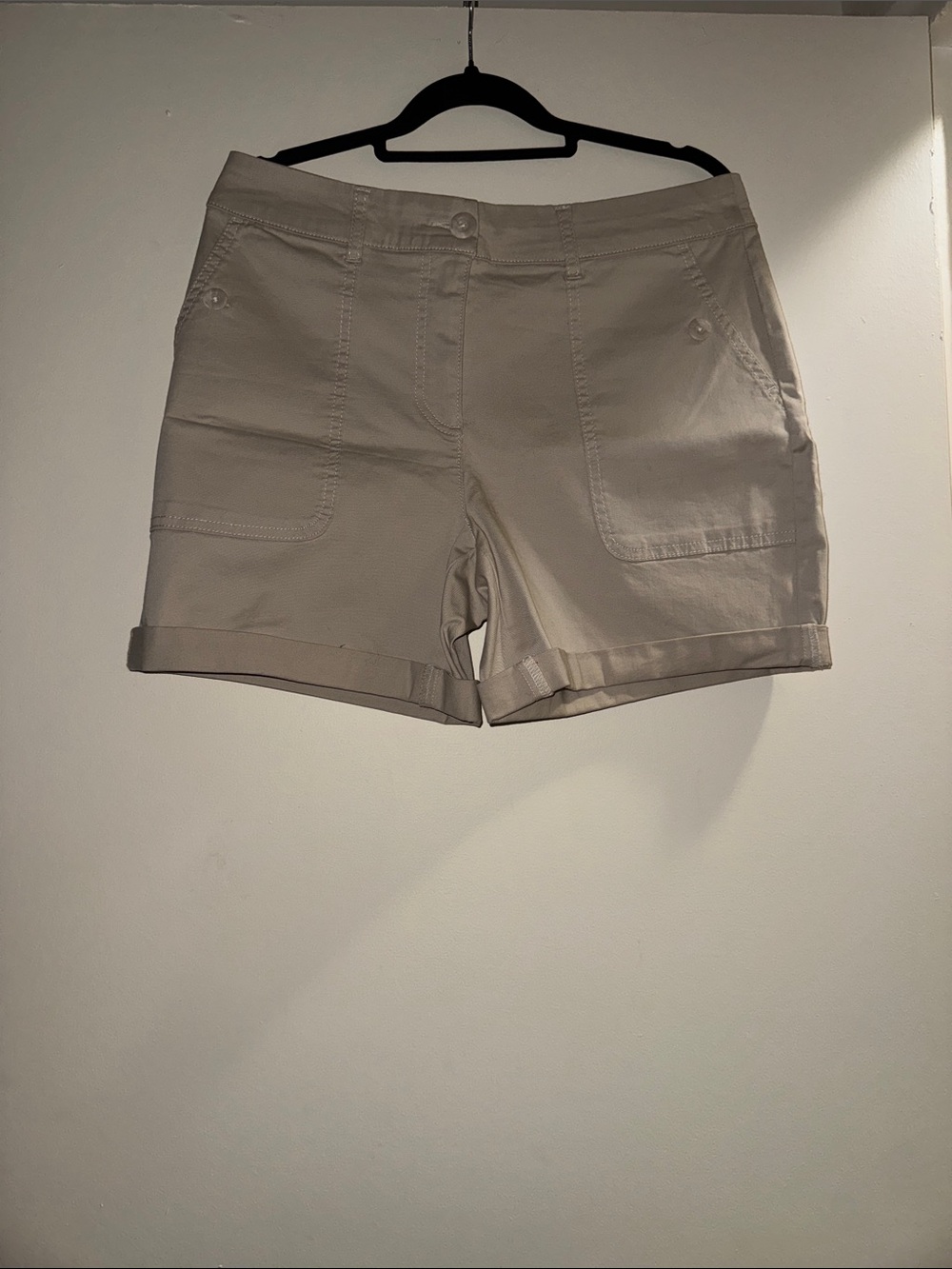 Briggs Women’s Khaki Cuffed Shorts Size 8 Casual Stretch Shorts